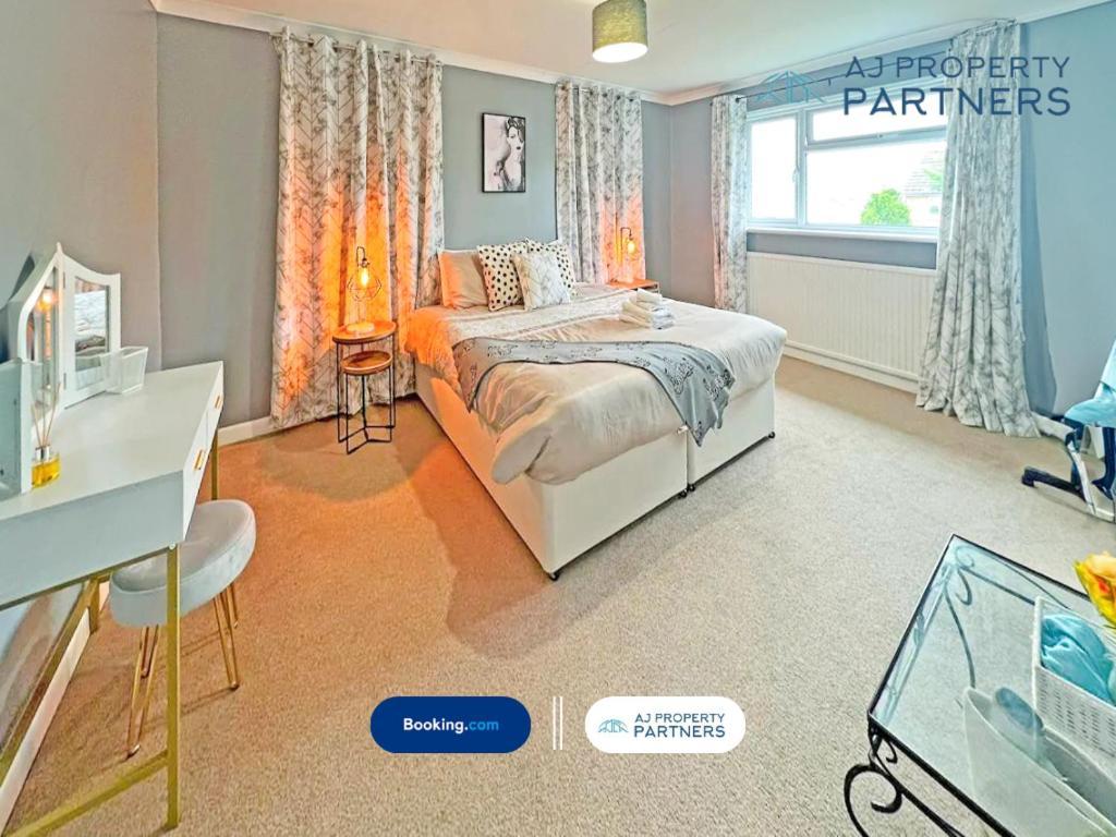 Premium Deal L Hill View Home L Last-Minute Offer L Cheltenham L Aj Properties L Perfect For Short Or Long Stays L 4Beds 4Bedrooms ภายนอก รูปภาพ