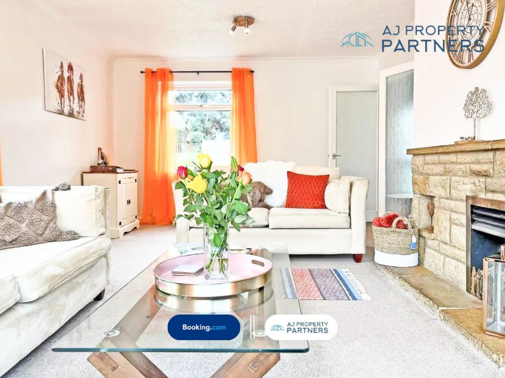 Premium Deal L Hill View Home L Last-Minute Offer L Cheltenham L Aj Properties L Perfect For Short Or Long Stays L 4Beds 4Bedrooms ภายนอก รูปภาพ