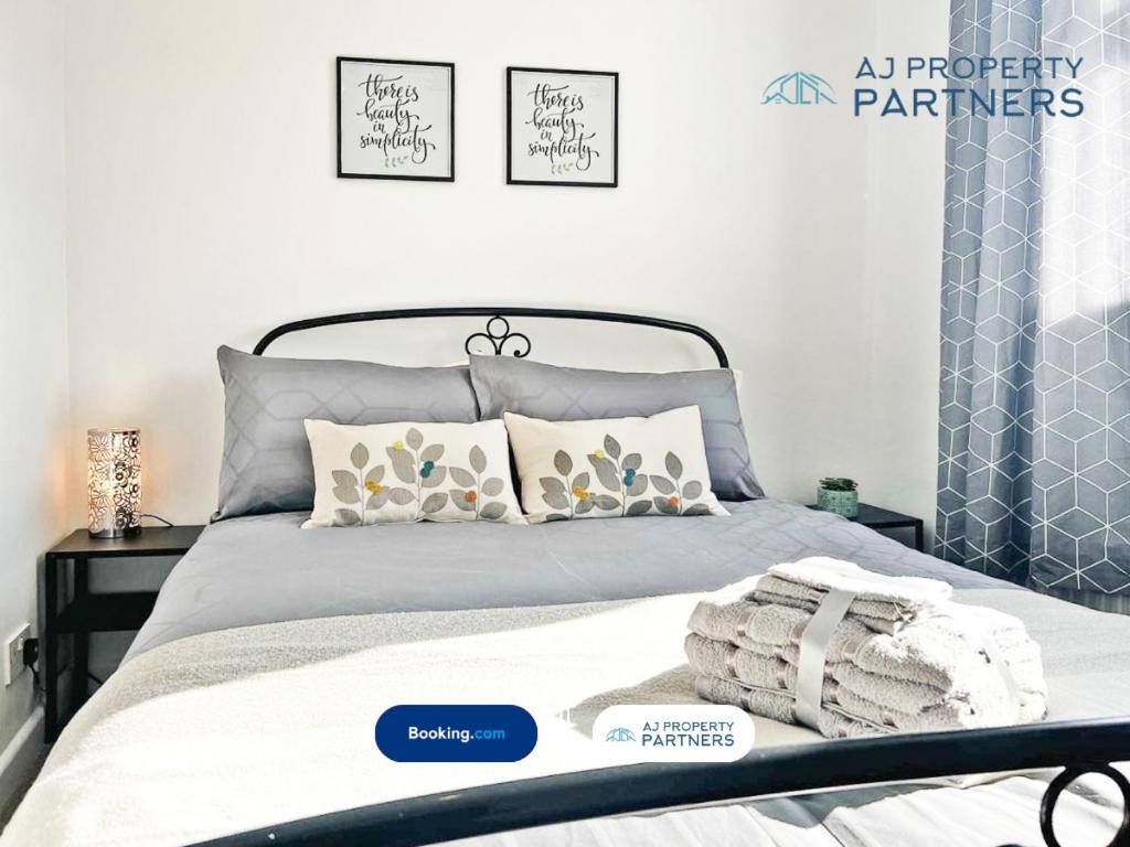 Premium Deal L Hill View Home L Last-Minute Offer L Cheltenham L Aj Properties L Perfect For Short Or Long Stays L 4Beds 4Bedrooms ภายนอก รูปภาพ