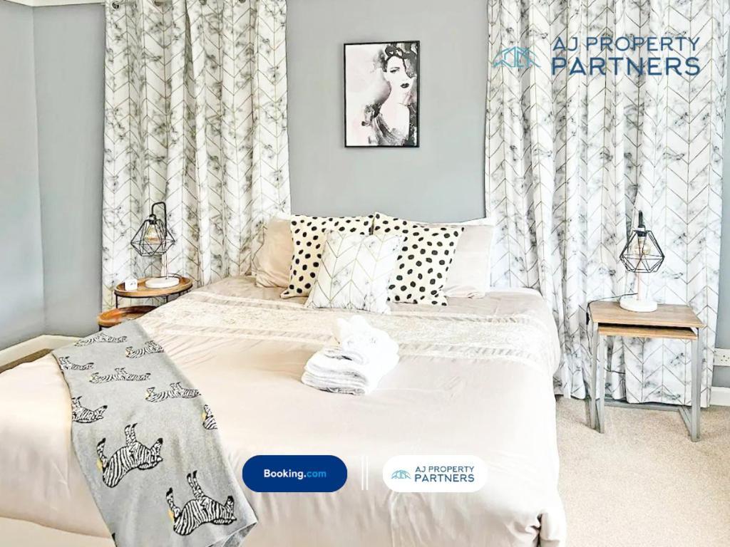 Premium Deal L Hill View Home L Last-Minute Offer L Cheltenham L Aj Properties L Perfect For Short Or Long Stays L 4Beds 4Bedrooms ภายนอก รูปภาพ