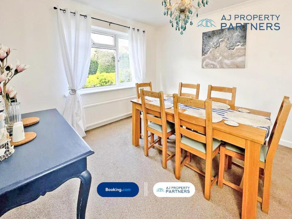Premium Deal L Hill View Home L Last-Minute Offer L Cheltenham L Aj Properties L Perfect For Short Or Long Stays L 4Beds 4Bedrooms ภายนอก รูปภาพ