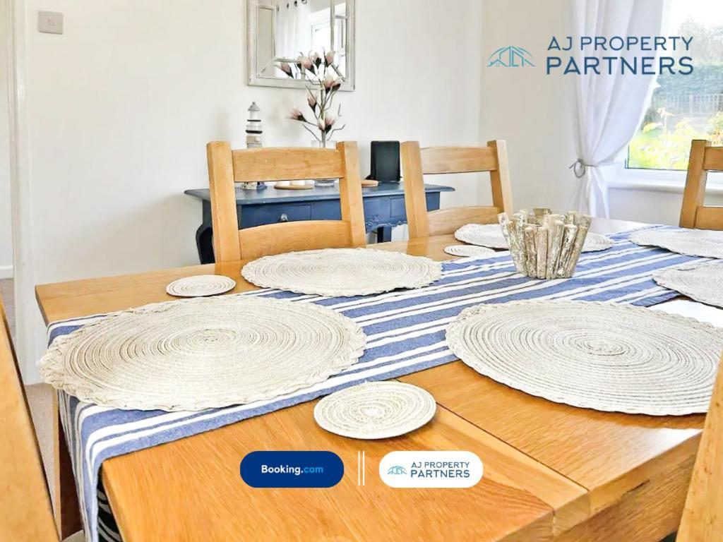 Premium Deal L Hill View Home L Last-Minute Offer L Cheltenham L Aj Properties L Perfect For Short Or Long Stays L 4Beds 4Bedrooms ภายนอก รูปภาพ