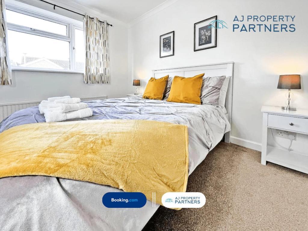 Premium Deal L Hill View Home L Last-Minute Offer L Cheltenham L Aj Properties L Perfect For Short Or Long Stays L 4Beds 4Bedrooms ภายนอก รูปภาพ
