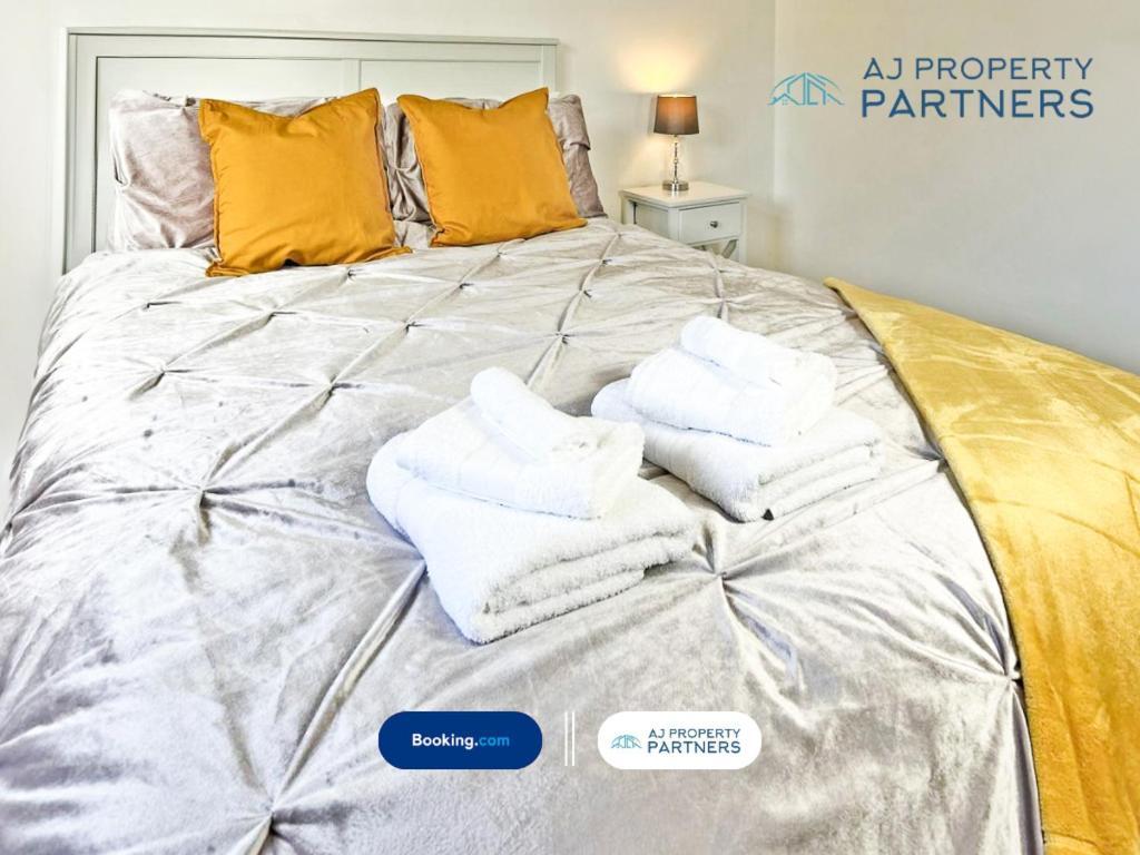 Premium Deal L Hill View Home L Last-Minute Offer L Cheltenham L Aj Properties L Perfect For Short Or Long Stays L 4Beds 4Bedrooms ภายนอก รูปภาพ
