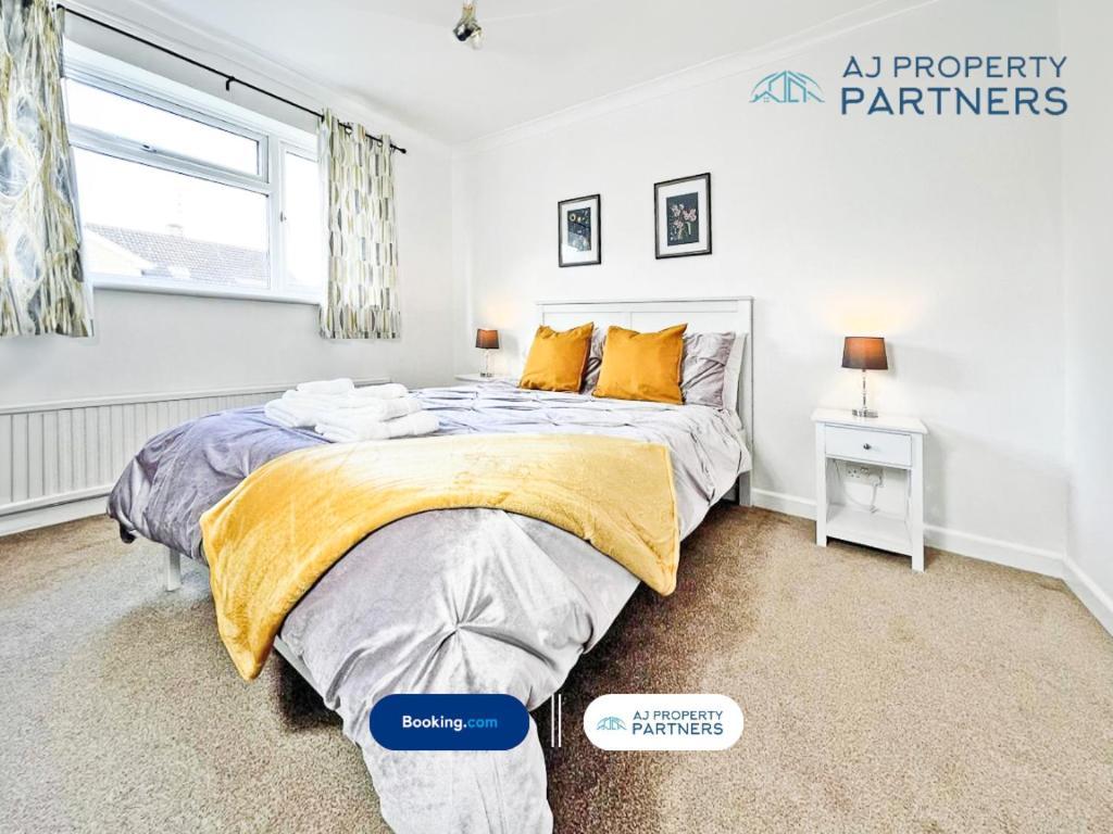 Premium Deal L Hill View Home L Last-Minute Offer L Cheltenham L Aj Properties L Perfect For Short Or Long Stays L 4Beds 4Bedrooms ภายนอก รูปภาพ